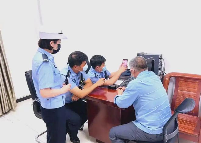 户晨风骂了三年华为折叠屏是智商税，苹果也出了折叠屏，他连还嘴的机会都没了