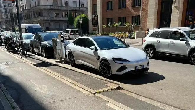 “生物爹”怒了:四川大叔带着叛逆女儿跑货车,一路见遍人间苦,却意外刷爆全网!