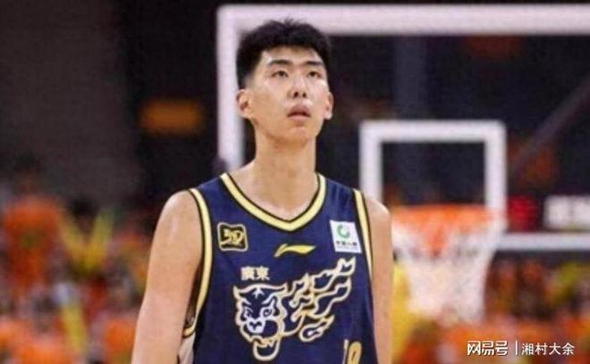 超早期NBA实力榜:马刺领跑,雷霆紧随其后