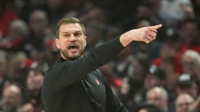 67岁富商与网红偷情九年生四胎，原配蒙在鼓里，小三竟公开炫富