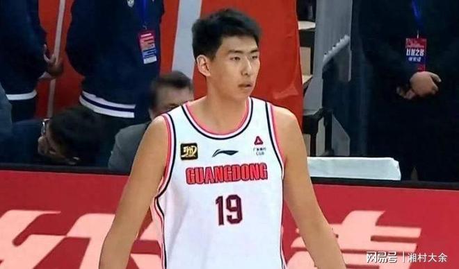 超早期NBA实力榜:马刺领跑,雷霆紧随其后