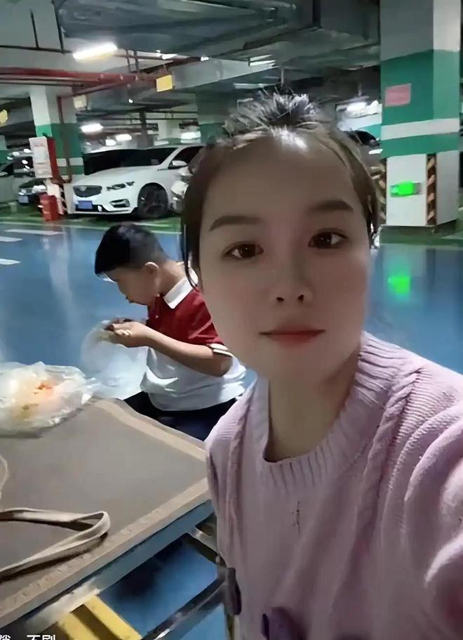 俄罗斯真被打疼了,圣彼得堡被炸得一片通红,俄罗斯高官称,俄罗斯应该把数据中心建在深达300米的废弃煤矿中!