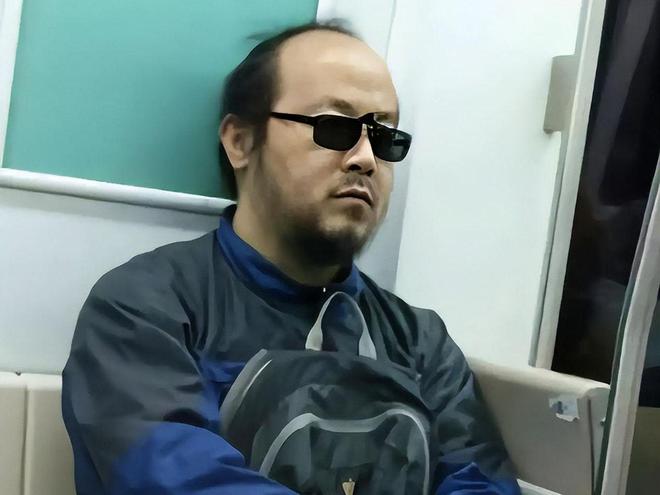 一句“走个面儿”!《抓特务》票房走没了!