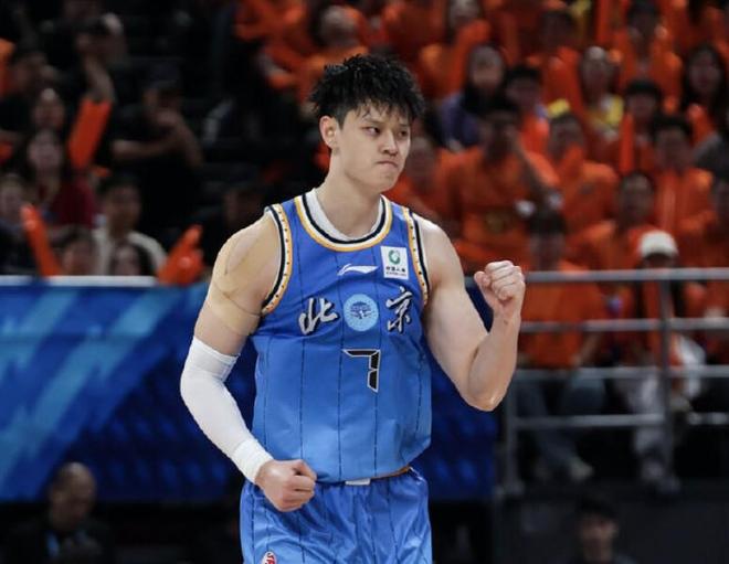 记者：郭昊文将与南京同曦签订三年顶薪合同
