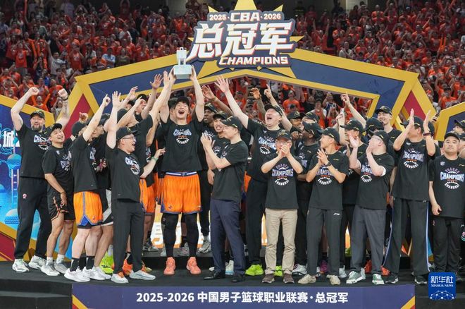 兄弟篮球，布伦森、哈特和大乔是首个NCAA+NBA夺冠的三人组