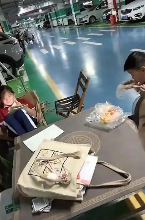 两兄妹遭蜂群蜇伤身亡一年后,养蜂人涉嫌过失致人死亡罪被提起公诉 孩子父亲:一直在等结果