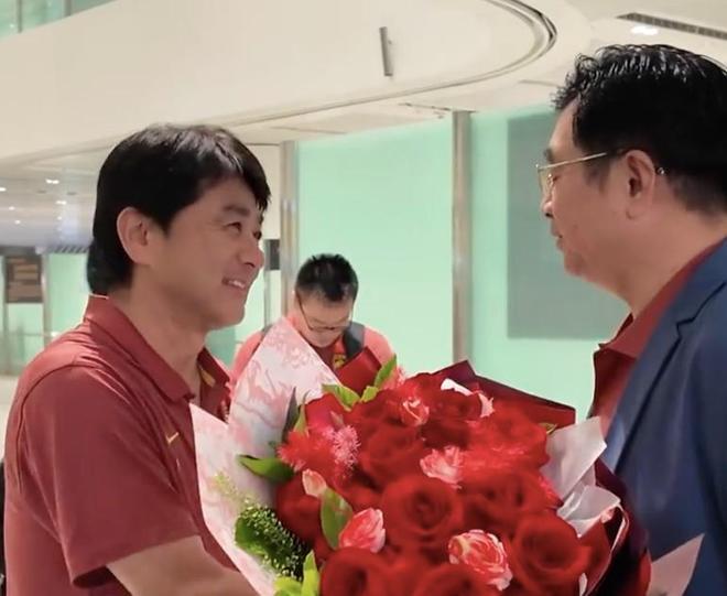 记者：楚阿梅尼与皇马续约后税后年薪为1300万欧